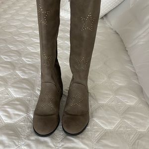 Steve Madden Girls size 13 boots. Worn twice. Zip up sides.
